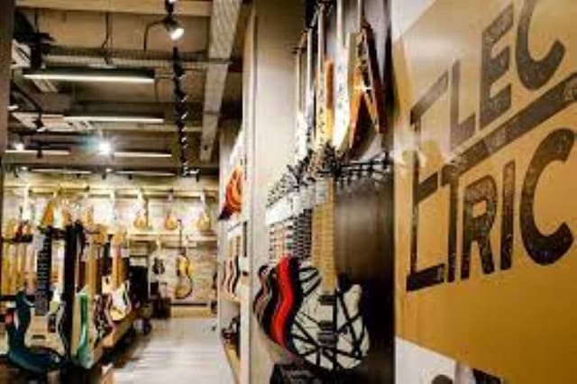 Acoustic Guitars: What are they and Swee Lee’s range of acoustic guitars
