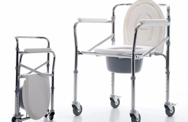 Bring Ease to Your Life Through a Commode Chair