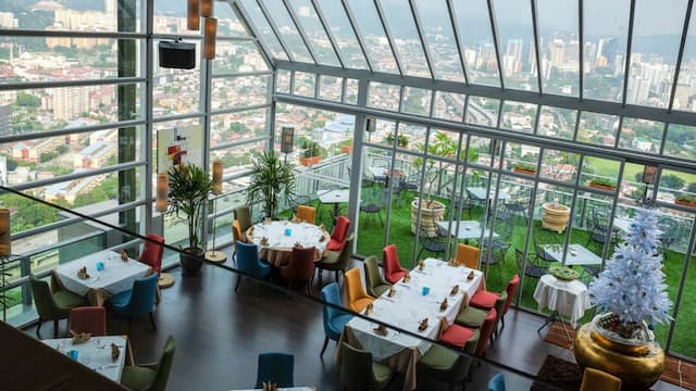 Roofino Skydining & Bar – Pengalaman Visual untuk Penggemar Makanan