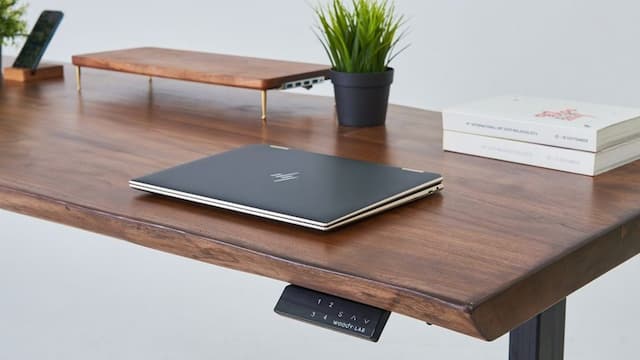 WOODY LAB Office Desk Gives You New Office Experience